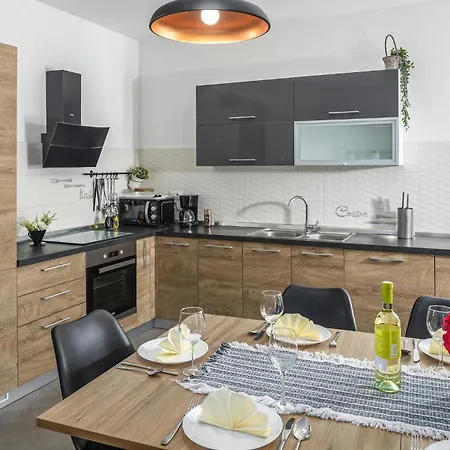 Lovely In With Kitchen Bale